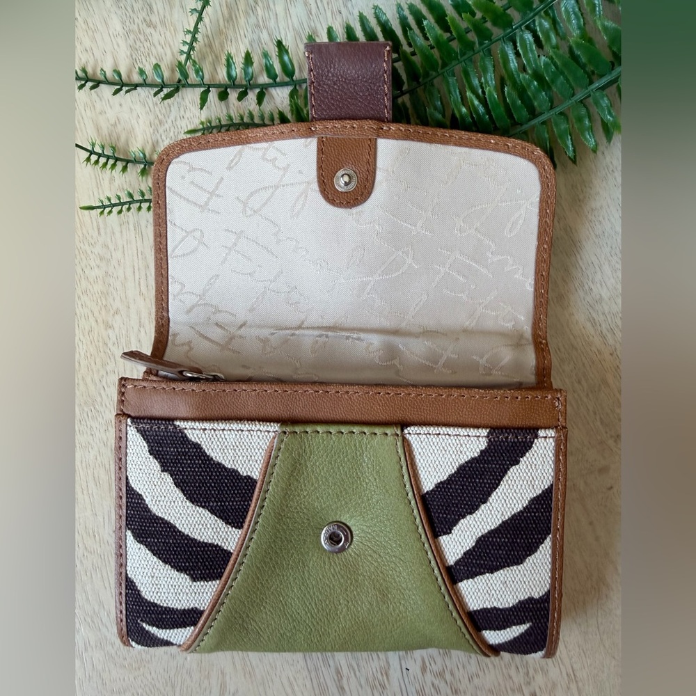 FOSSIL Fifty-Four Wallet Leather Fabric, Never Used Zebra Print - Picture 3 of 5